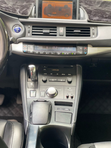 លក់ CT 200H ឆ្នាំ 2011 Full Premium