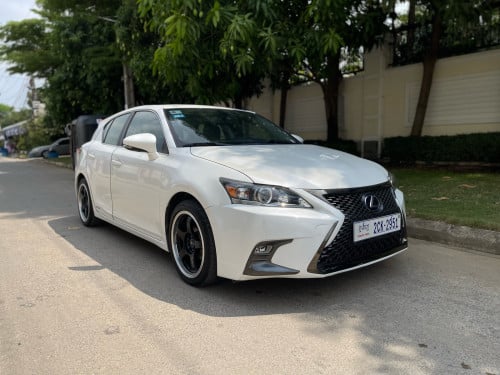 លក់ CT 200H ឆ្នាំ 2011 Full Premium