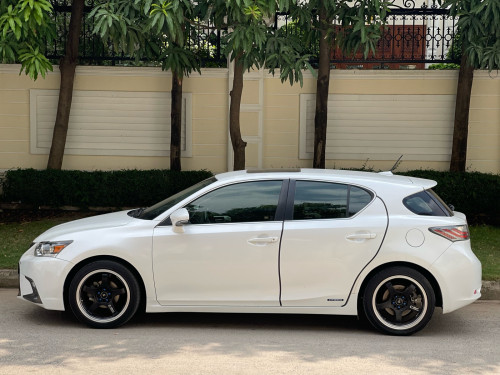 លក់ CT 200H ឆ្នាំ 2011 Full Premium