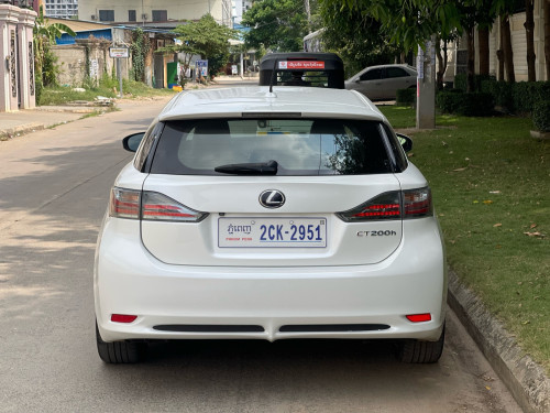 លក់ CT 200H ឆ្នាំ 2011 Full Premium