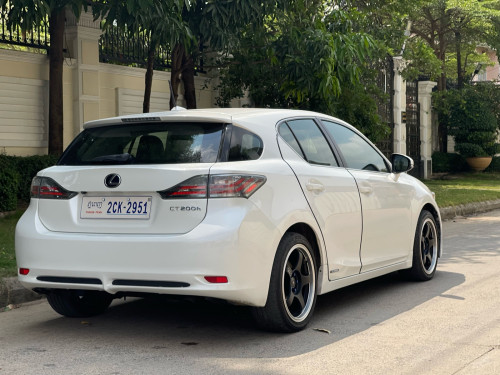 លក់ CT 200H ឆ្នាំ 2011 Full Premium