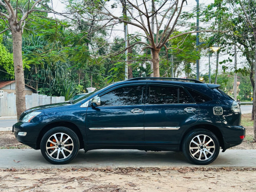 សួរស្តីខ្ញុំចង់លក់ឡានLexusRX330ឆ្នាំ2004ប៉ុង1Half Full Optionតំលៃ18900$ចរចារប្រភេទឡានស្អាតរៀបចំហើយ
