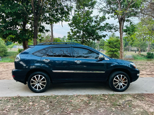 សួរស្តីខ្ញុំចង់លក់ឡានLexusRX330ឆ្នាំ2004ប៉ុង1Half Full Optionតំលៃ18900$ចរចារប្រភេទឡានស្អាតរៀបចំហើយ
