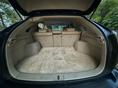 សួរស្តីខ្ញុំចង់លក់ឡានLexusRX330ឆ្នាំ2004ប៉ុង1Half Full Optionតំលៃ18900$ចរចារប្រភេទឡានស្អាតរៀបចំហើយ