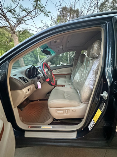 សួរស្តីខ្ញុំចង់លក់ឡានLexusRX330ឆ្នាំ2004ប៉ុង1Half Full Optionតំលៃ18900$ចរចារប្រភេទឡានស្អាតរៀបចំហើយ