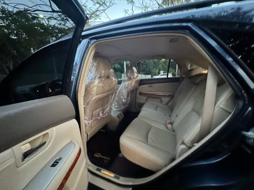 សួរស្តីខ្ញុំចង់លក់ឡានLexusRX330ឆ្នាំ2004ប៉ុង1Half Full Optionតំលៃ18900$ចរចារប្រភេទឡានស្អាតរៀបចំហើយ