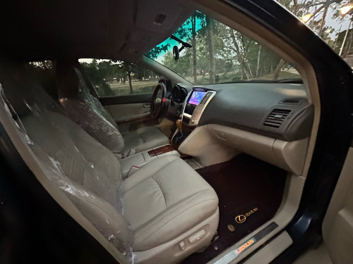 សួរស្តីខ្ញុំចង់លក់ឡានLexusRX330ឆ្នាំ2004ប៉ុង1Half Full Optionតំលៃ18900$ចរចារប្រភេទឡានស្អាតរៀបចំហើយ