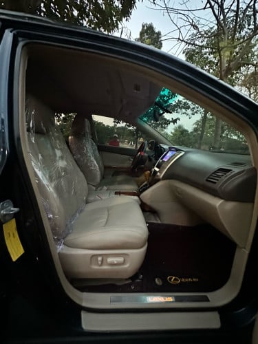 សួរស្តីខ្ញុំចង់លក់ឡានLexusRX330ឆ្នាំ2004ប៉ុង1Half Full Optionតំលៃ18900$ចរចារប្រភេទឡានស្អាតរៀបចំហើយ