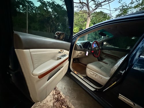 សួរស្តីខ្ញុំចង់លក់ឡានLexusRX330ឆ្នាំ2004ប៉ុង1Half Full Optionតំលៃ18900$ចរចារប្រភេទឡានស្អាតរៀបចំហើយ