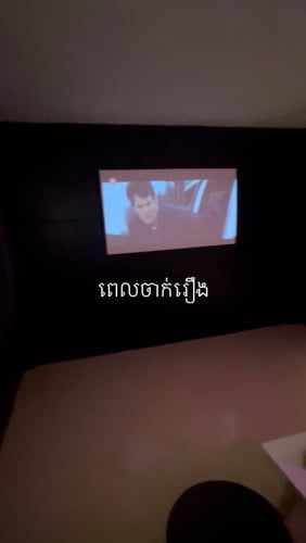 មាន Projector G1 លក់មួយ 75$ នៅថ្មីខ្លាំង 98% ថែមផ្ទាំងសទុកបញ្ចាំងអោយមួយ