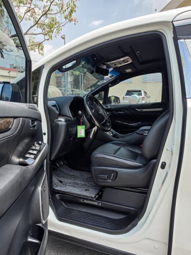លក់បន្ទាន់! Toyota Alphard Executive Lounge 2019 (V6 Specs Russia)