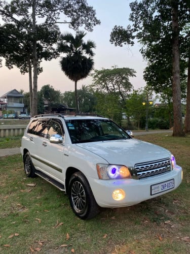 ជំរាបសួរបងប្អូនខ្ញុំចង់លក់ឡានToyota Hilanderឆ្នាំ2002ប៉ុង2FullLimitedJBLតំលៃ13900$តឡានវិញថ្មី