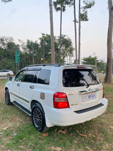 ជំរាបសួរបងប្អូនខ្ញុំចង់លក់ឡានToyota Hilanderឆ្នាំ2002ប៉ុង2FullLimitedJBLតំលៃ13900$តឡានវិញថ្មី