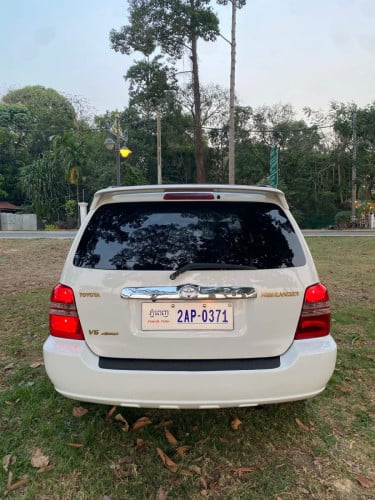 ជំរាបសួរបងប្អូនខ្ញុំចង់លក់ឡានToyota Hilanderឆ្នាំ2002ប៉ុង2FullLimitedJBLតំលៃ13900$តឡានវិញថ្មី