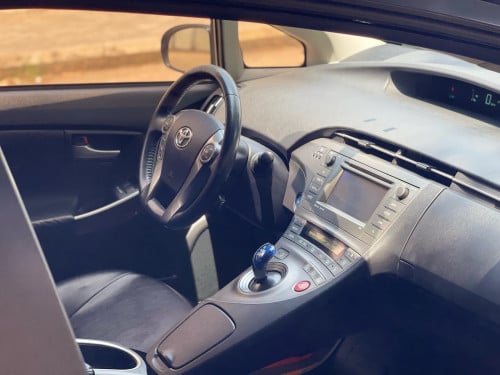 លក់Toyota Prius Persona Option 3 ឆ្នាំ​ 2013