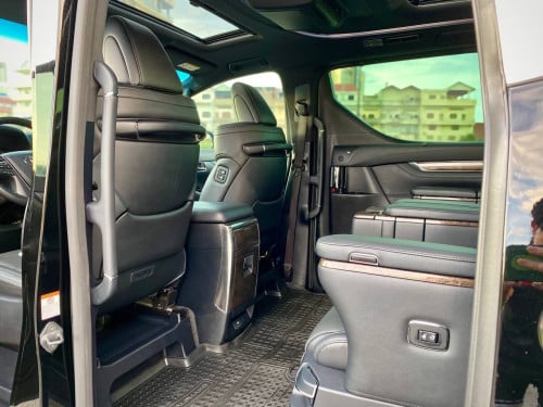 2020 Toyota Alphard Exclusive Lounge v6 Russia