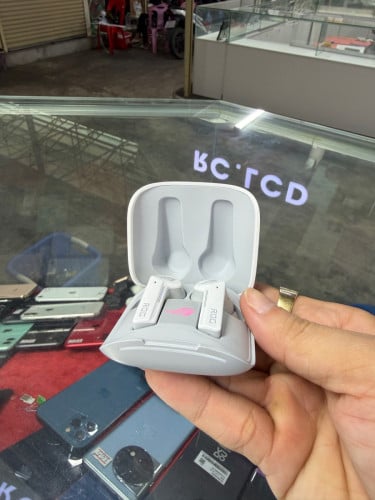 Asus ROG CETRA TRUE WIRELESS White , Condition 99% , ម៉ាស៊ីនសានុំ