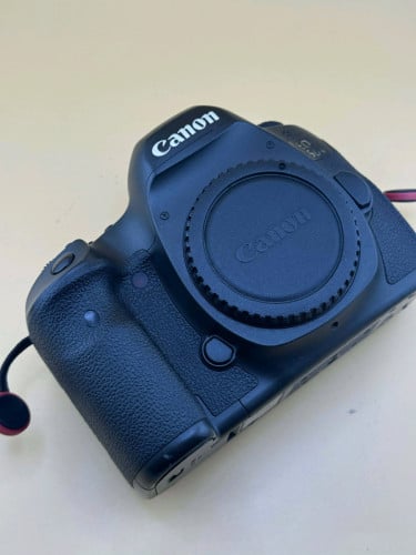 Canon 5Ds សែនសឺទំហ៊ំធំរហូតដល់50មេហ្គាភិចសែល