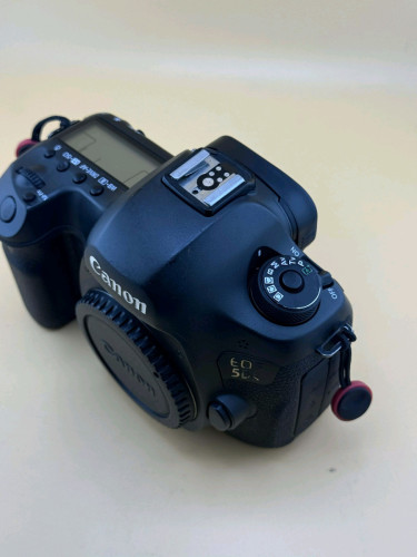 Canon 5Ds សែនសឺទំហ៊ំធំរហូតដល់50មេហ្គាភិចសែល