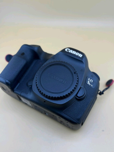 Canon 5Ds សែនសឺទំហ៊ំធំរហូតដល់50មេហ្គាភិចសែល