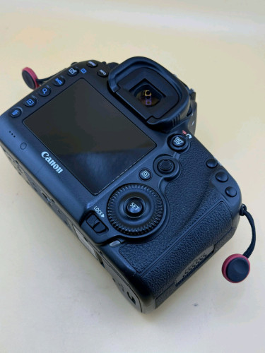 Canon 5Ds សែនសឺទំហ៊ំធំរហូតដល់50មេហ្គាភិចសែល
