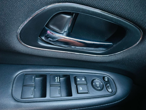 Honda HRV SUV  I-VTEC Econ អេក្រង់​ ថាច់​ស្រ្គីន