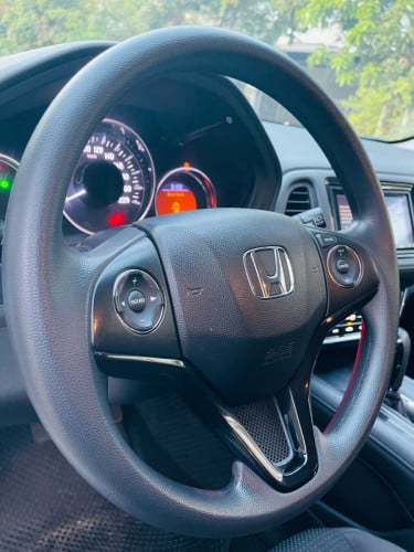 Honda HRV SUV  I-VTEC Econ អេក្រង់​ ថាច់​ស្រ្គីន