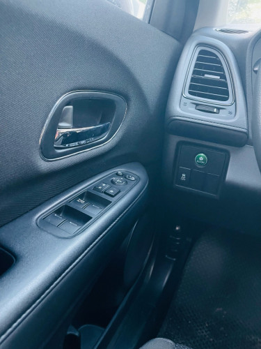Honda HRV SUV  I-VTEC Econ អេក្រង់​ ថាច់​ស្រ្គីន