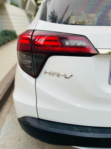 Honda HRV SUV  I-VTEC Econ អេក្រង់​ ថាច់​ស្រ្គីន