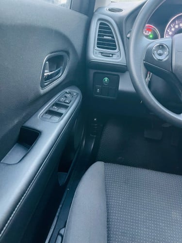 Honda HRV SUV  I-VTEC Econ អេក្រង់​ ថាច់​ស្រ្គីន