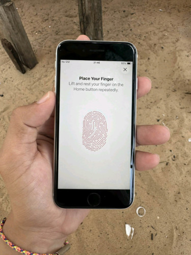 (លក់បាត់ហេីយ)iphone se2 64g zin all អត់មានជាប់អីទាំងអស់