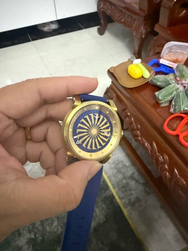 Klassy watch