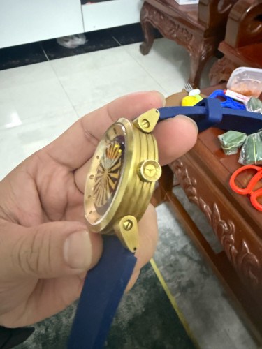Klassy watch