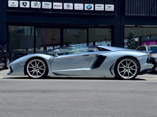 Lamborghini Aventador Roadster 50th Anniversary Arab Spec