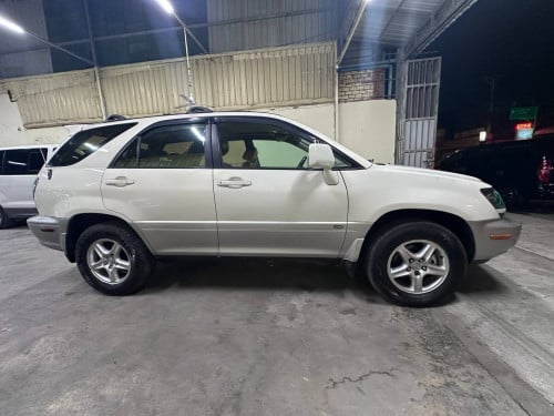 LexusRX 300ឆ្នាំ 2000ប៉ុង2