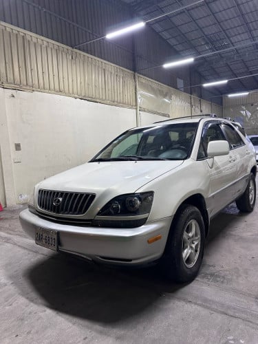 LexusRX 300ឆ្នាំ 2000ប៉ុង2