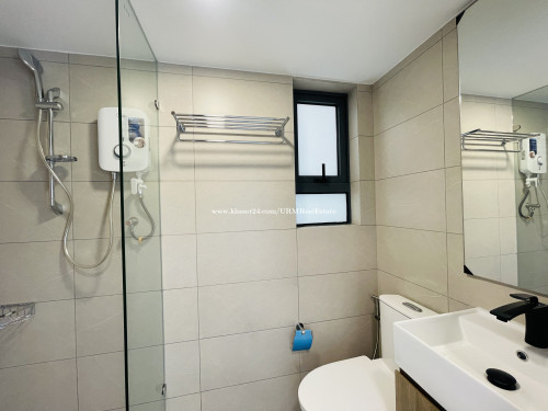 LOFT Unit Selling at Loss 2 Beds and 2 Baths for Sale in Urban Village Phase 2