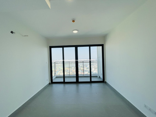 LOFT Unit Selling at Loss 2 Beds and 2 Baths for Sale in Urban Village Phase 2