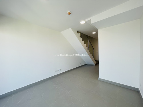 LOFT Unit Selling at Loss 2 Beds and 2 Baths for Sale in Urban Village Phase 2