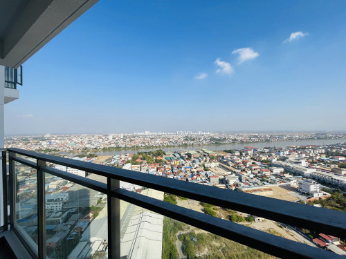 LOFT Unit Selling at Loss 2 Beds and 2 Baths for Sale in Urban Village Phase 2