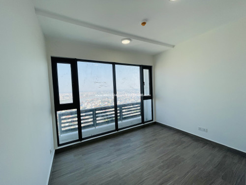 LOFT Unit Selling at Loss 2 Beds and 2 Baths for Sale in Urban Village Phase 2