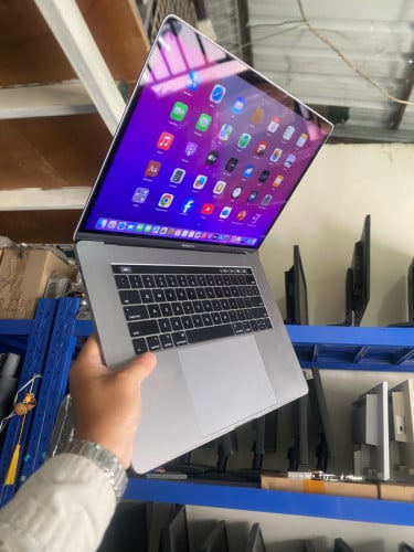 MacBook Pro 2019 16 inch Screen 3K Core i9 Ram:16GB SSD:1TB VGA Dach 4GB New99%