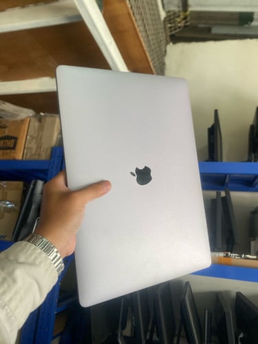 MacBook Pro 2019 16 inch Screen 3K Core i9 Ram:16GB SSD:1TB VGA Dach 4GB New99%