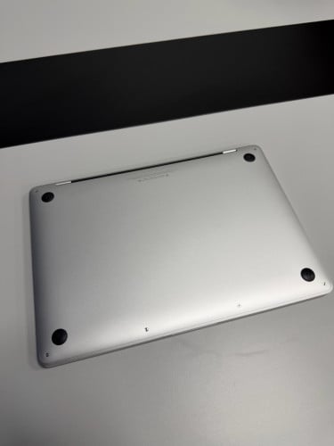 Macbook Pro លក់បន្ទាន់ 250$