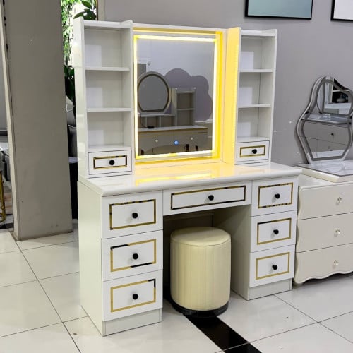 Make Up Table
