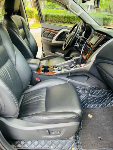 Mitsubishi Pajero sport ម៉ាស៊ីន​ ម៉ាស៊ូត​ អូតូកាប់ពីតាស់