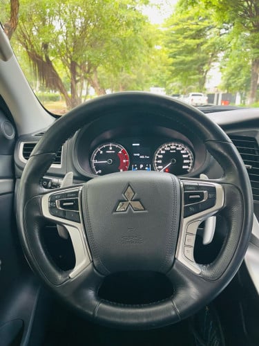 Mitsubishi Pajero sport ម៉ាស៊ីន​ ម៉ាស៊ូត​ អូតូកាប់ពីតាស់