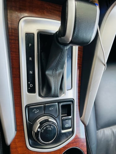 Mitsubishi Pajero sport ម៉ាស៊ីន​ ម៉ាស៊ូត​ អូតូកាប់ពីតាស់