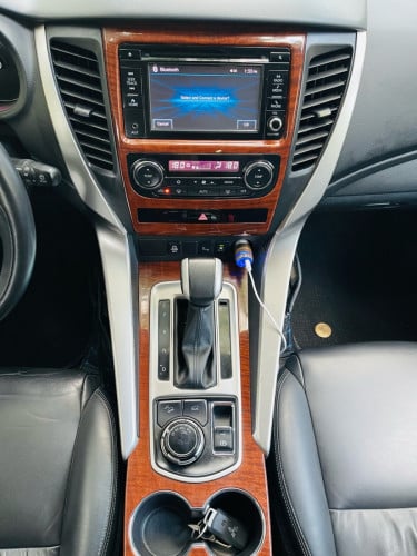 Mitsubishi Pajero sport ម៉ាស៊ីន​ ម៉ាស៊ូត​ អូតូកាប់ពីតាស់