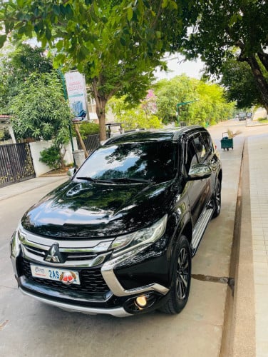 Mitsubishi Pajero sport ម៉ាស៊ីន​ ម៉ាស៊ូត​ អូតូកាប់ពីតាស់